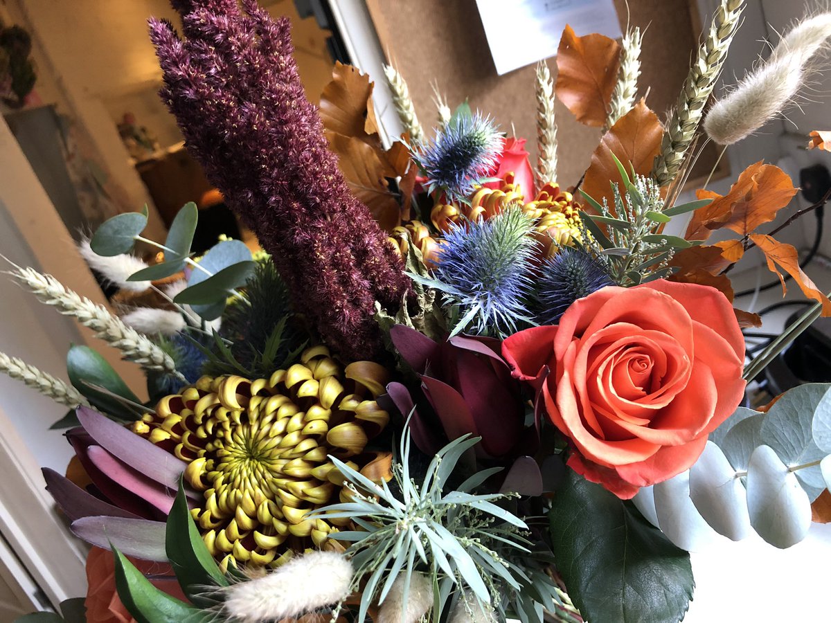 GardenroomGS's tweet photo. Love the dried Amaranthus in one of today’s ‘Autumn’ deliveries #Tenterden #florist #autumnflowers https://t.co/Eu0BLLA5wO