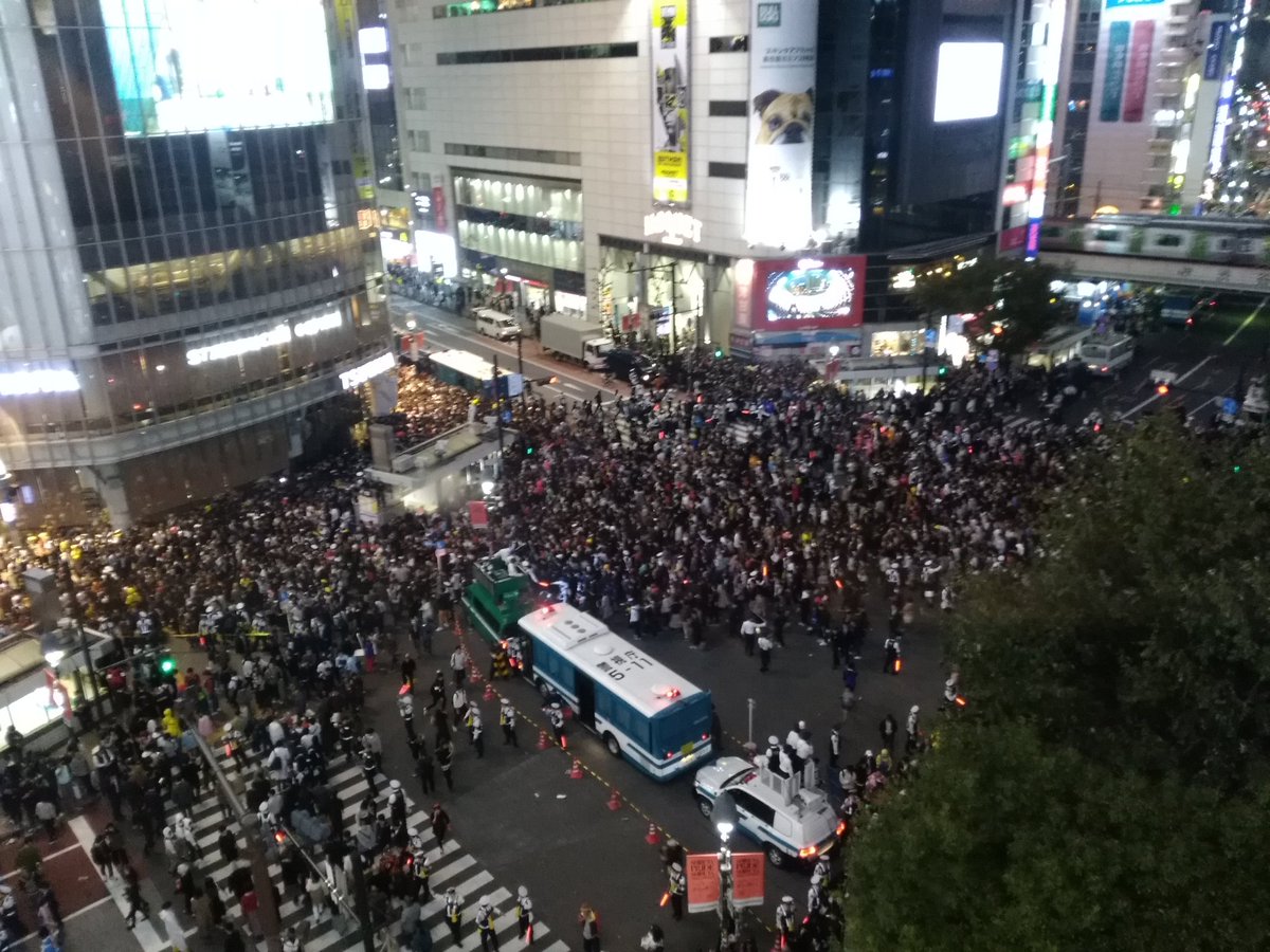 ট ইট র 原宿好きの ゆーき 渋谷ハロウィン 8時過ぎてセンター街マック出たら歩行者天国開始してたコスプレ率も50 超えたかな でもやっぱ台風被害の影響か去年より人は少ないね まあそれでもセンター街入り口で将棋倒し巻き込まれそうになったけど ট ইট র 原宿好きの ゆーき 渋谷ハロウィン 8時過ぎてセンター街マック出たら歩行者天国開始してたコスプレ率も50 超えたかな でもやっぱ台風被害の影響か去年より人は少ないね まあそれでもセンター街入り口で将棋倒し巻き込まれそうになったけど