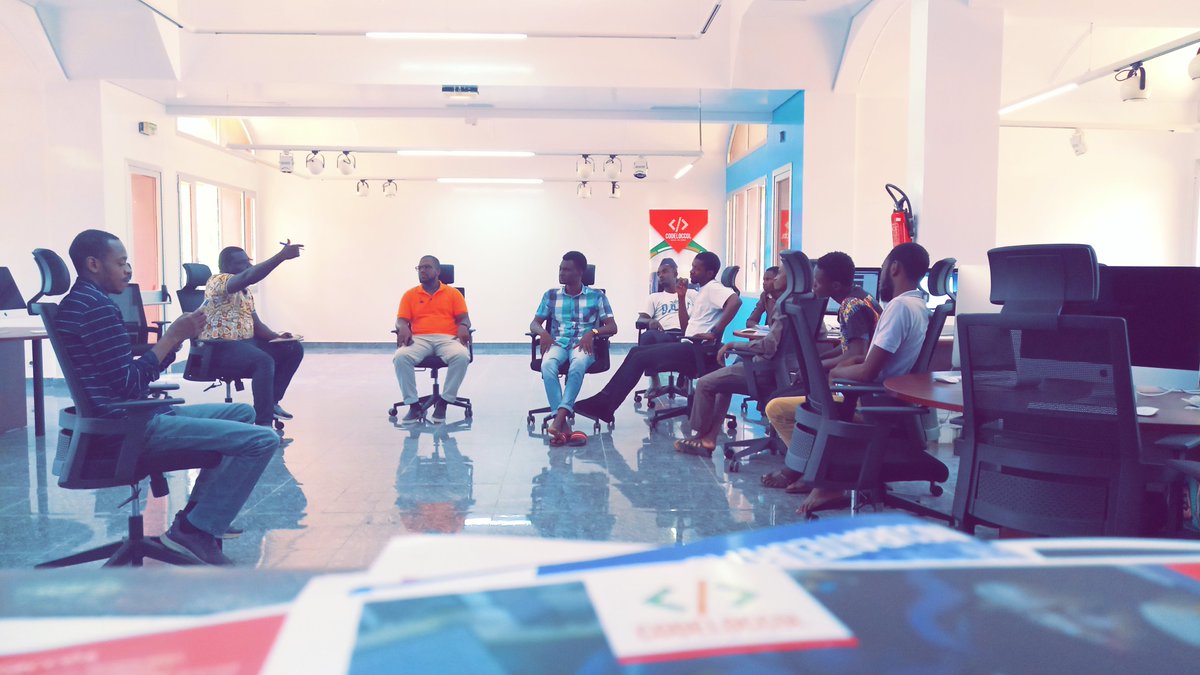 CodeLoccol's tweet photo. Ca commence en force 💪💪💪déjà pour nos Codeurs du Sahel #CS !!! En images le Workshop : Comment réussir en tant que développeur au Niger dispensé par Mr Aboubacar Garba CEO @niger_digital , et incubé au @Cipmen

Cc @rouffahi @abil27 @lourwana https://t.co/6iG0my98Qg