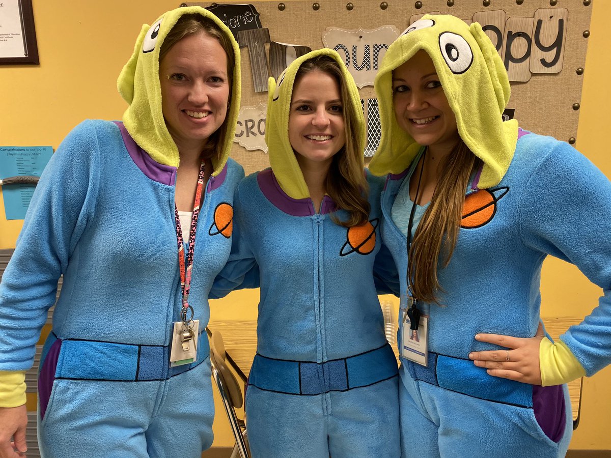 Lewill88UMD's tweet photo. The claawwwwww!!!
Happy Halloween from the 5th grade teachers at Severn Elementary! 🎃👻#toystory #AACPSAwesome  @SevernESAACPS https://t.co/FAOrQYN0x6