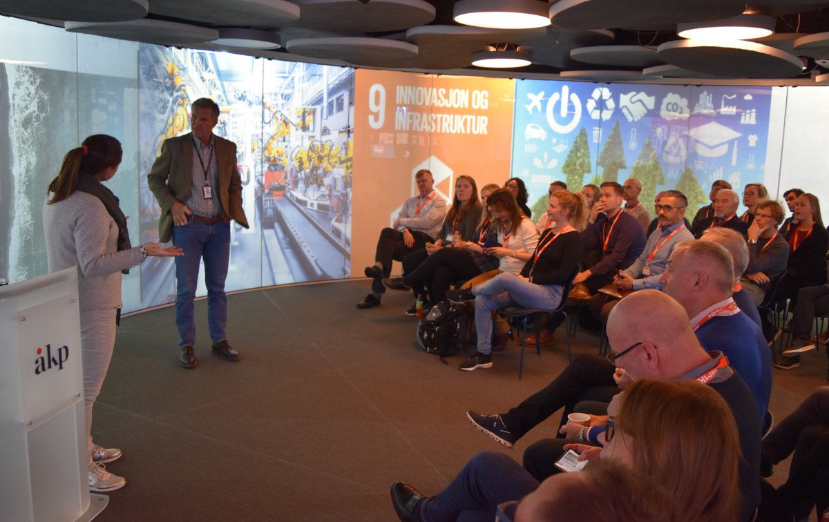 Mandag og tirsdag denne uken fant høstsamlingen til SFI Manufacturing sted. Over 50 stk deltok på workshopen i Ålesund og Sykkylven, med Ekornes som vertskap, og hovedfokus på Forskningsområde 3 "Innovative og bærekraftige organisasjoner" 😃🌏 sfimanufacturing.no/blog/sfi-manuf…