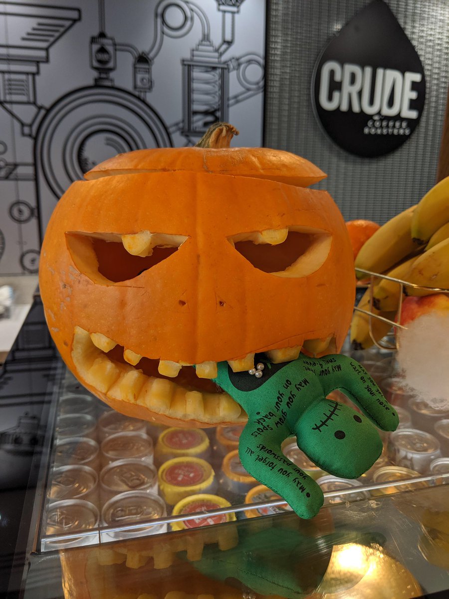 cateringbm's tweet photo. Scary cakes and creepy pumpkins, it has to be #Halloween #HappyHalloween #trickortreat https://t.co/LZnkQlKu0K
