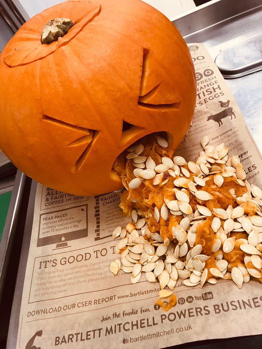 cateringbm's tweet photo. Scary cakes and creepy pumpkins, it has to be #Halloween #HappyHalloween #trickortreat https://t.co/LZnkQlKu0K
