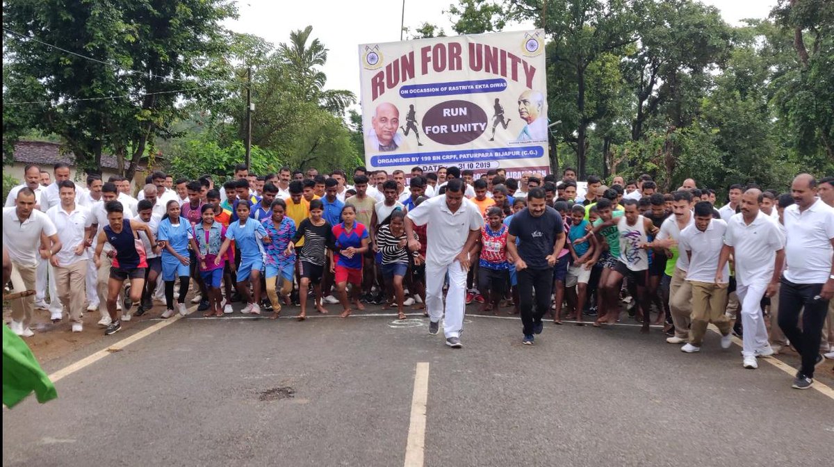 crpfindia's tweet photo. Bijapur runs for unity: #199Bn #CRPF organized a 'Run for Unity' in the remote region of Paturpara, Distt Bijapur, Chhattisgarh. The event was marked by unprecedented and enthusiastic participation from children and adults. Glimpses. https://t.co/Mp5ehKIITl