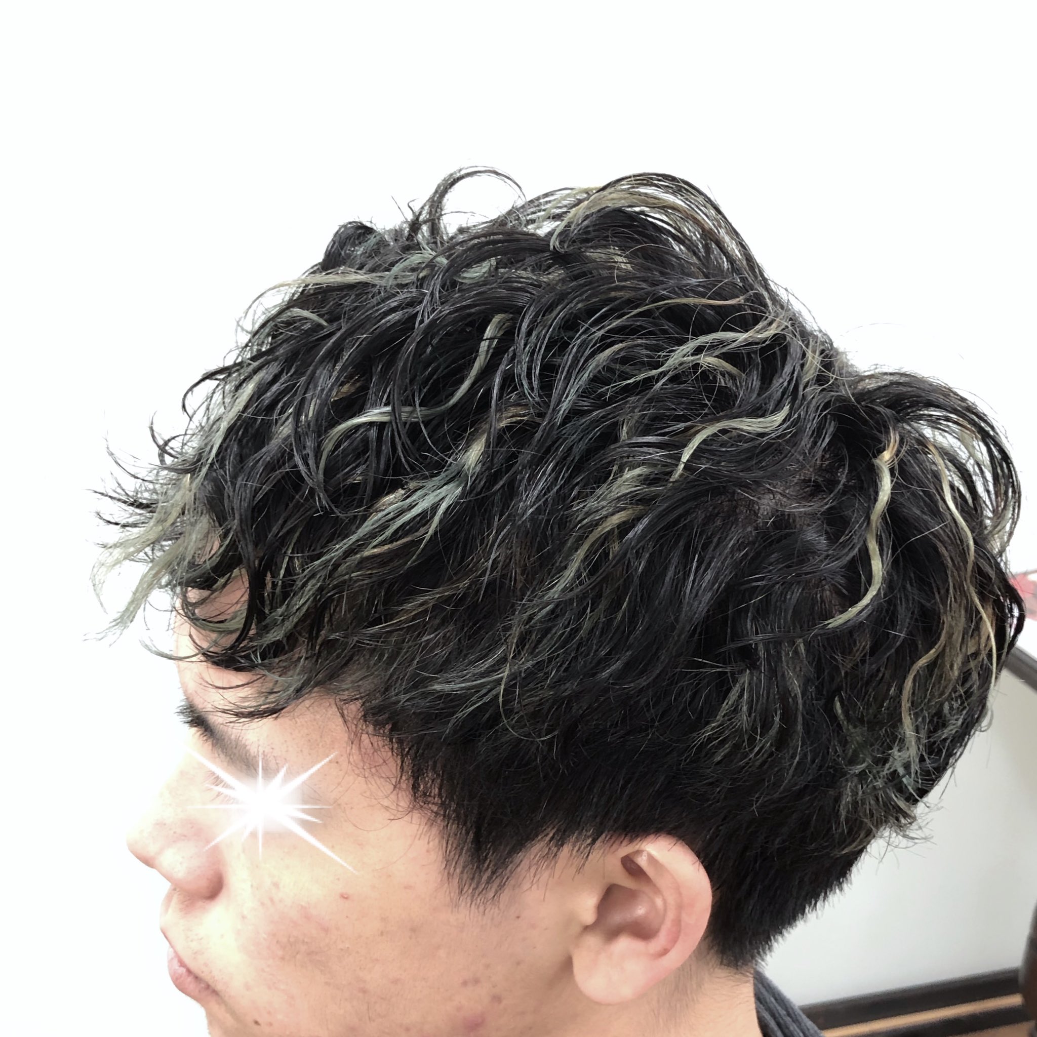 松田ヒロキ フェア最終日 カラー Amp パーマをさせて頂きました スパイラルのハードパーマにホワイティンなハイライト カットなしで10 500円税別となります 中央大学 白門祭 スパイラルパーマ ハイライト 木村拓哉風 グランメゾン東京