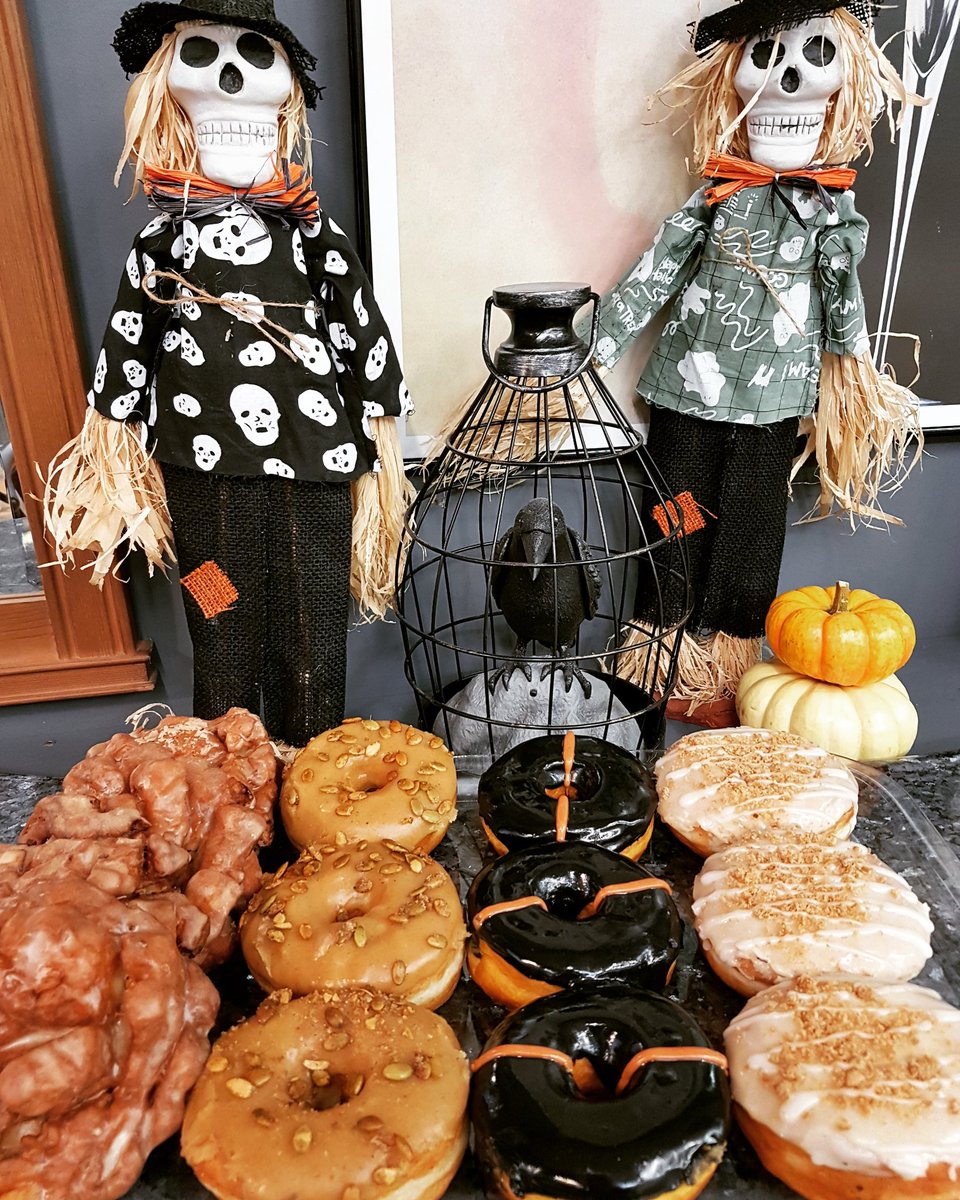 CandiWerx's tweet photo. Both the store and our donuts are decorated for Halloween
๐ฉBlack Licorice (v)
๐ฉPumpkin Glaze with Pepitas (v)
๐ฉClassic Apple Fritter (v)
๐ฉPeach Bellini & Cheesecake filled
#donuts #donutmonster #vegan #veganoptions #veganfriendly #halloween #concessionst #HamOnt https://t.co/RE4fFqRfZN