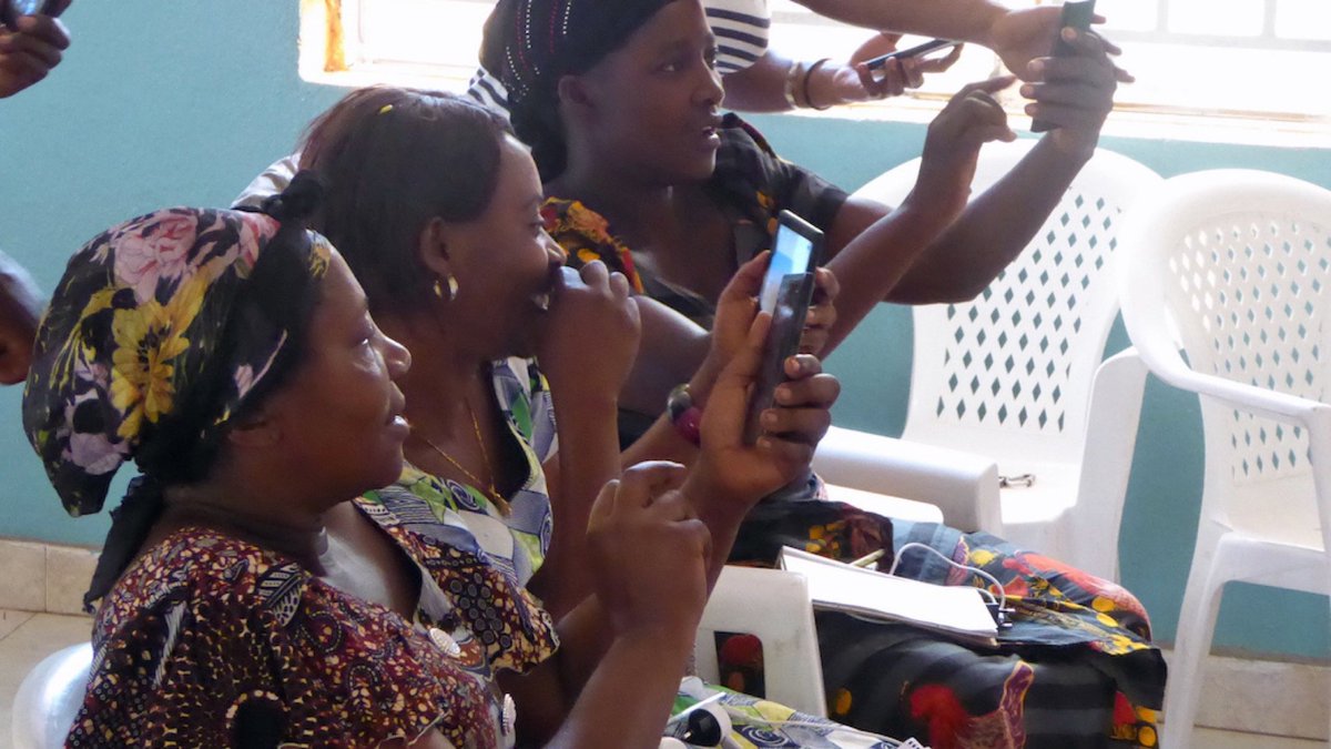 LaDifferenceDRC's tweet photo. @GenderITorg interviewed our own Chako Armant on how our community network, Pamoja Net is empowering women's rights on the island of Idjwi
https://t.co/0g1nSHn3NM #communitynetworks #pamojanet #DRC https://t.co/P6qEIanAkR