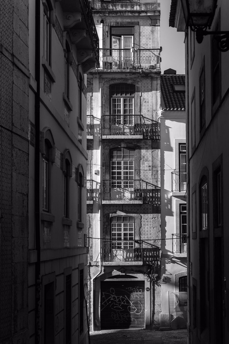 PhotowalksPt's tweet photo. Slices of morning light in Alfama!
Empty streets and clean light are the reason to wake up early and enjoy a Morning Walk.
Check them out at https://t.co/3QYdDfweFe
#photowalks #streetphoto #blackandwhitephotography #Lisbon #alfama https://t.co/7itjalj0MR
