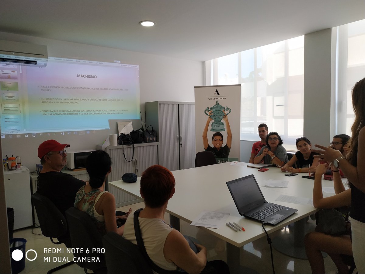 RocioLpezBez's tweet photo. @fund_adecco  Programa Crece 2019-2020, hoy 31 de Octubre hemos realizado el Taller Formando en Igualdad, gracias Analía de @arenalaurisilva nos has ayudado a aclarar conceptos.👍🏼 https://t.co/88azg9SfbI