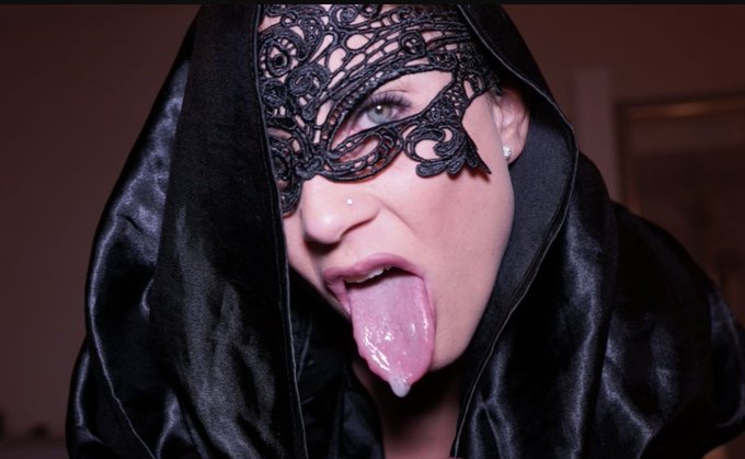 Halloween non fa paura con Roberta Gemma https://t.co/Sx9caV7aQT https://t.co/VJSL8D7BqT<a href="/tag/booking"class="tags"><span>#booking</span></a>