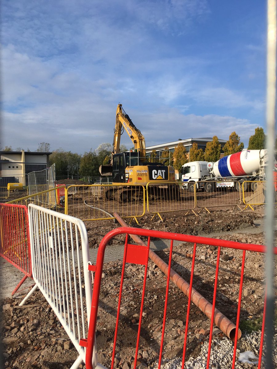 Seancolley1's tweet photo. Busy day out of our Macclesfield plant today supplying quality and service to Will Nixon Construction and Van Elle Piling ⁦@CEMEX_UK⁩ https://t.co/vwWWJ60TD7