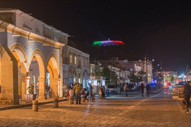ATelloC's tweet photo. La iluminación escénica del #CerroDelSombreretillo marca un importante precedente en lo que se refiere al turismo y la conservación del patrimonio.
 
Disfrutemos #Sombrerete y todo el Estado, convirtámonos en orgullosos promotores de nuestra tierra dondequiera que estemos. https://t.co/T5LVDBUjCG