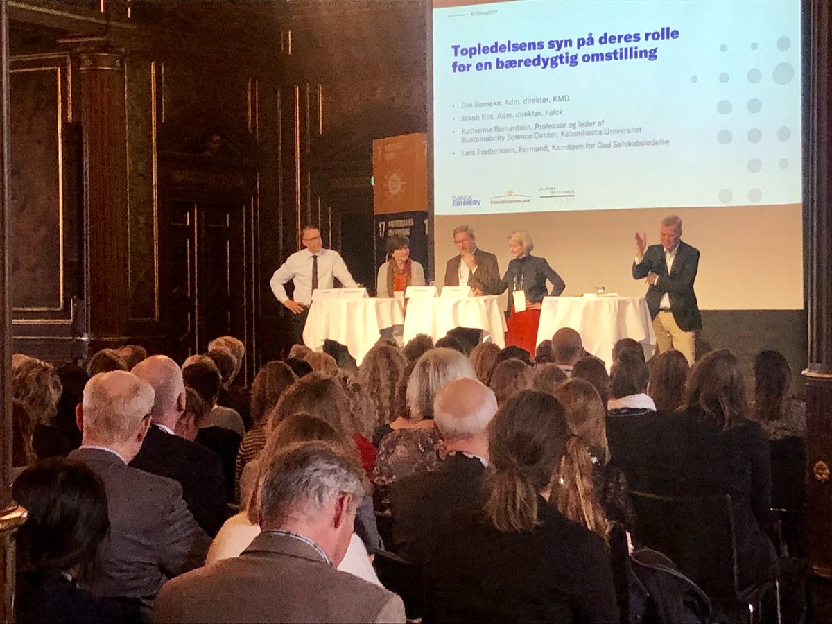 FalkKruger's tweet photo. Vi gør det ikke godt nok! Klar tale fra @KRichardsonC til #csrdag på børsen. Vi skal ikke bare dreje på knapperne - vi skal producere og forbruge helt anderledes - der er brug for banebrydende og drastiske ændringer - det arbejder vi på i @compactdk med #viv & #youngsdginnovators https://t.co/RpF14ZP0Yp