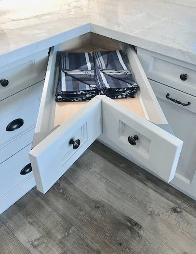 custom_jbi's tweet photo. Another solution for those pesky corners

#kitchenideas #kitchendesign #cabinets #custominteriors https://t.co/tmtBYgPnV3
