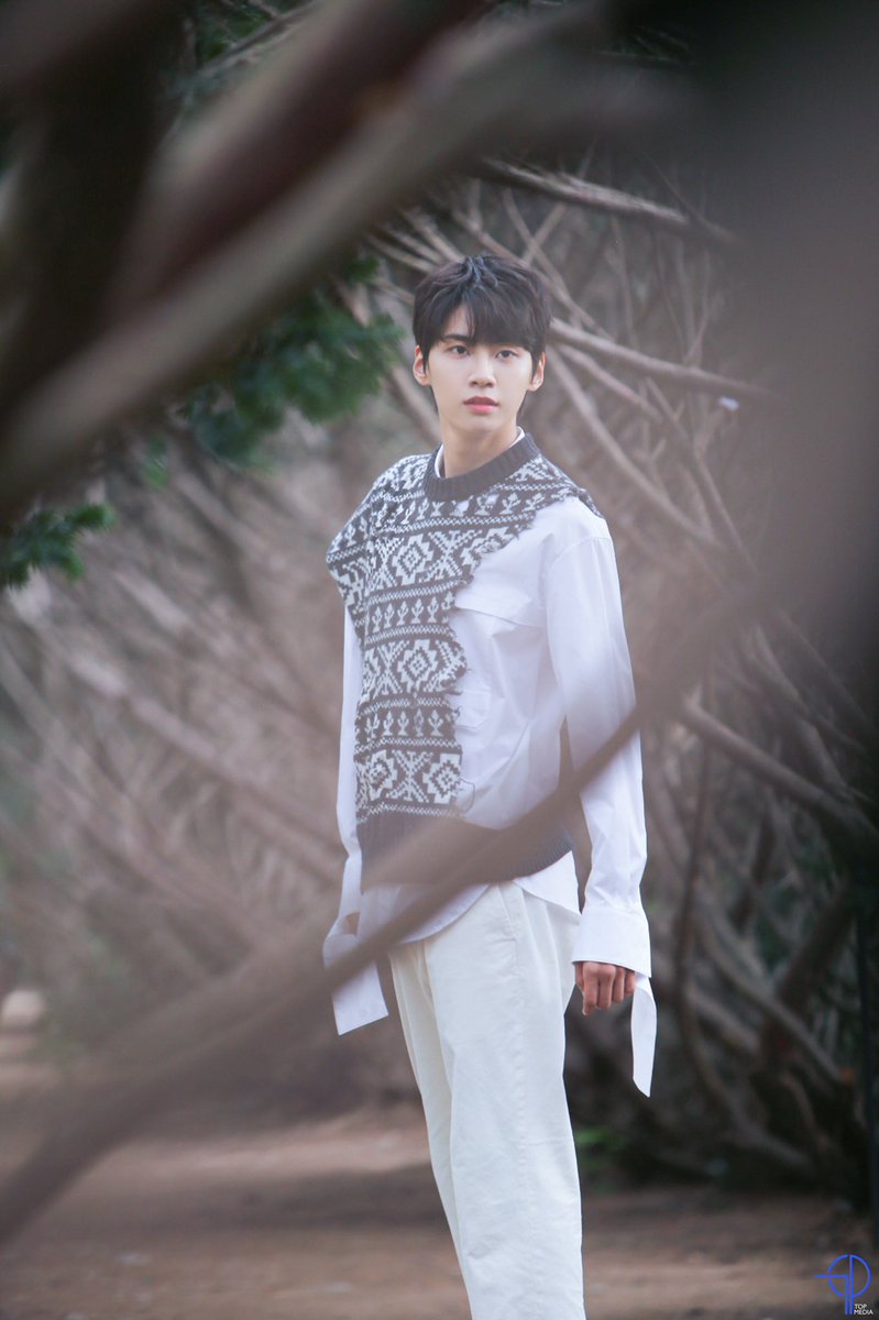 Thewaytosummer's tweet photo. 뭔들이지만 조용히 배너를 바꿔봅니다..💙
#이진혁 https://t.co/El2lXeSqpo