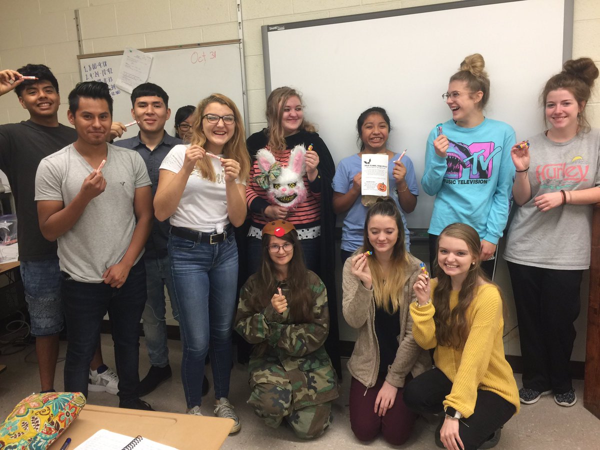 CathyMac50's tweet photo. #moeastfamily @rockytopteacher @morgane_watkins @elyj https://t.co/cRInE6oTlT