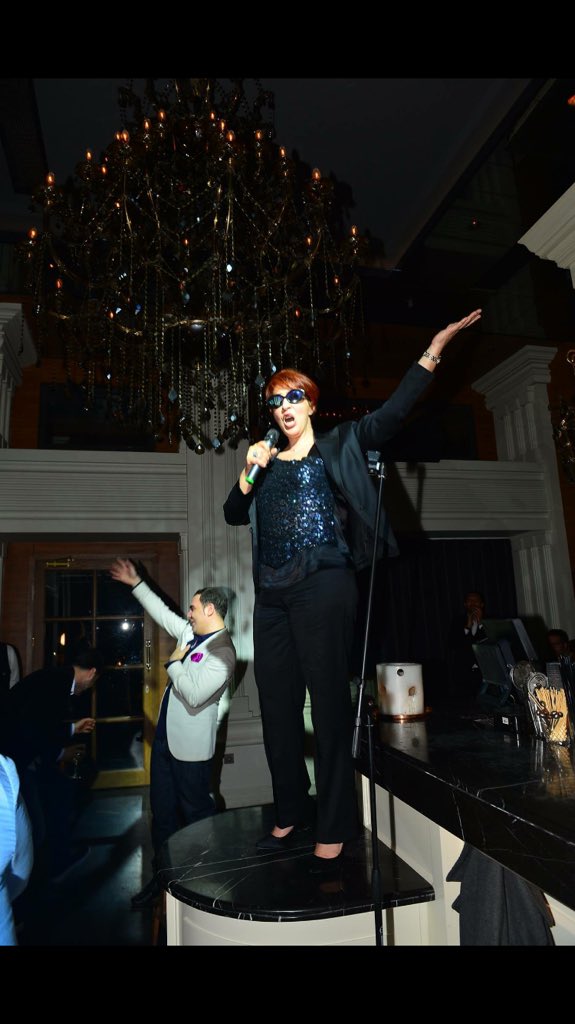 EMRENY's tweet image. #TBT 🇺🇸🇬🇧An other EmréNY fashion gig and after party. Good Energy is unforgettable. 🇹🇷Halen enerjisiyle ( lansmanda insanlar dans ediyordu), sunumuyla, herkesin hafızalarında yer etmiş olan bir başka EmréNY defilesi ve after partysi. #tbt #fashion #fashionshow #EmréNY #EmreErturk