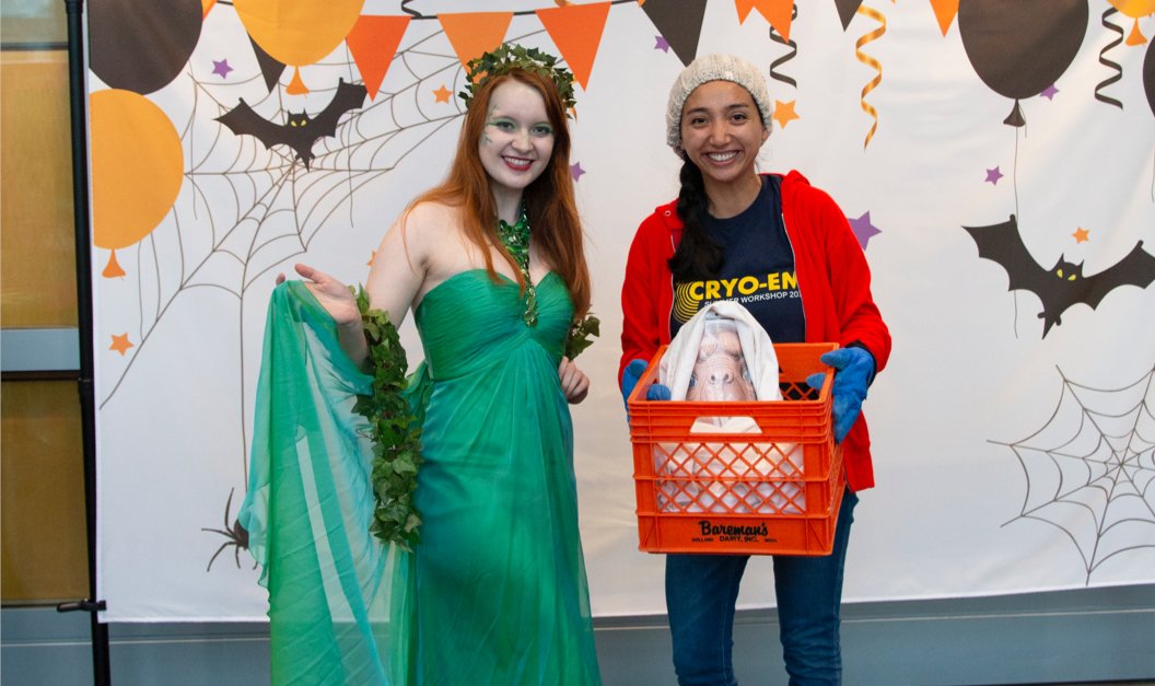 UMLifeSciences's tweet photo. Congrats to the winners of the #LSIHalloween costume contest, and thank you to everyone who participated!
Best large group: Barbies
Best small group: Hunger games (runner-up: HR Trolls)
Best science-themed: "Next Top Model" systems
Best individual: #CryoET (Runner-up: Poison Ivy) https://t.co/677sKbIaxo