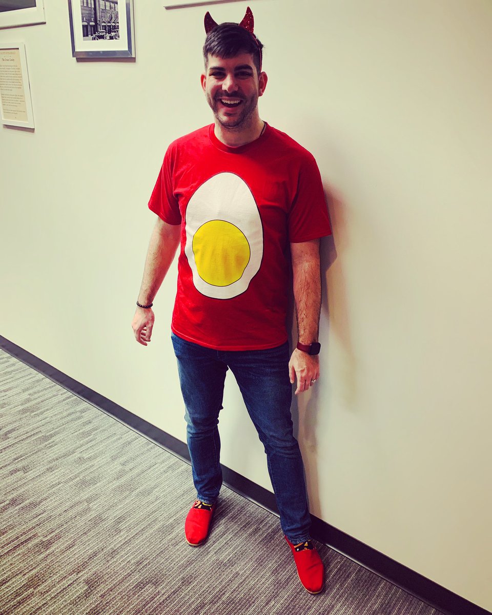 SirStevenRice's tweet image. I’m a snack....🎃 #Halloween #deviledegg #iphone #toms #sirstevenrice #punny #funnyhalloween #halloween2019 #spookyseason #red #charlottenc