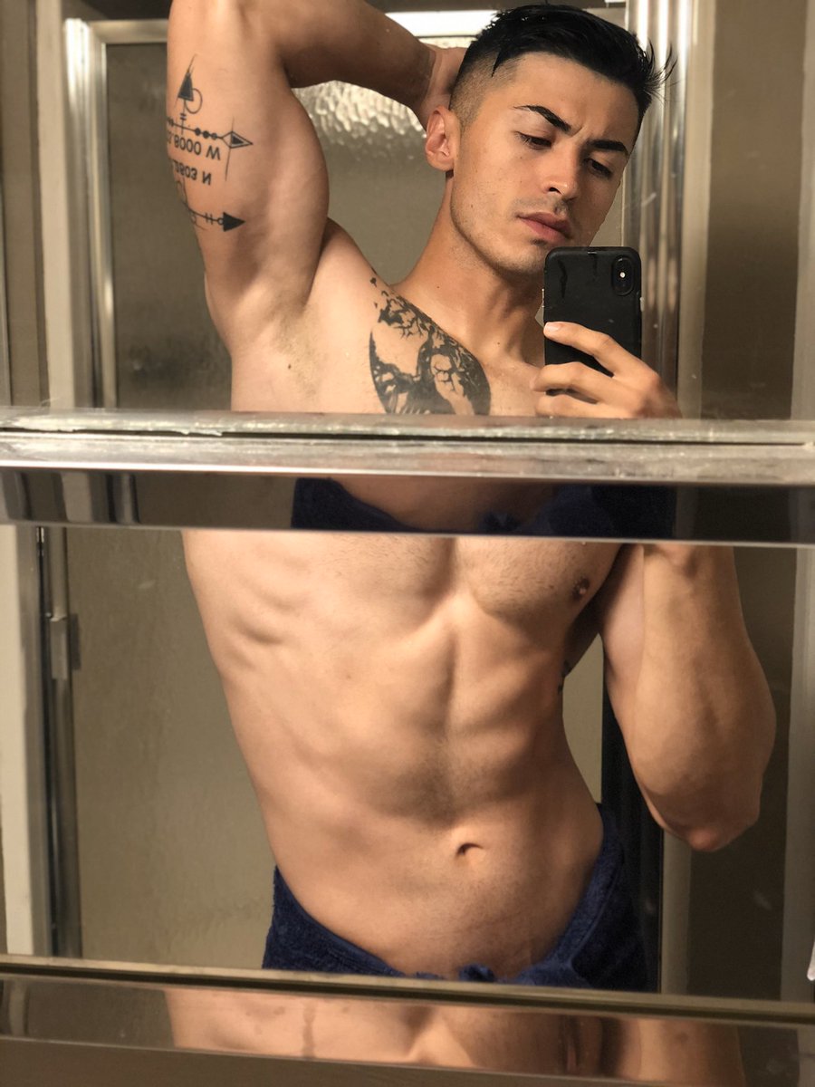 machoychacal's tweet photo. #gay #guapo #shirtless #macho #hotpapi #frentealespejo #love #sexy #guapos #hombresalespejo #selfie https://t.co/ltNzDcTI9Y