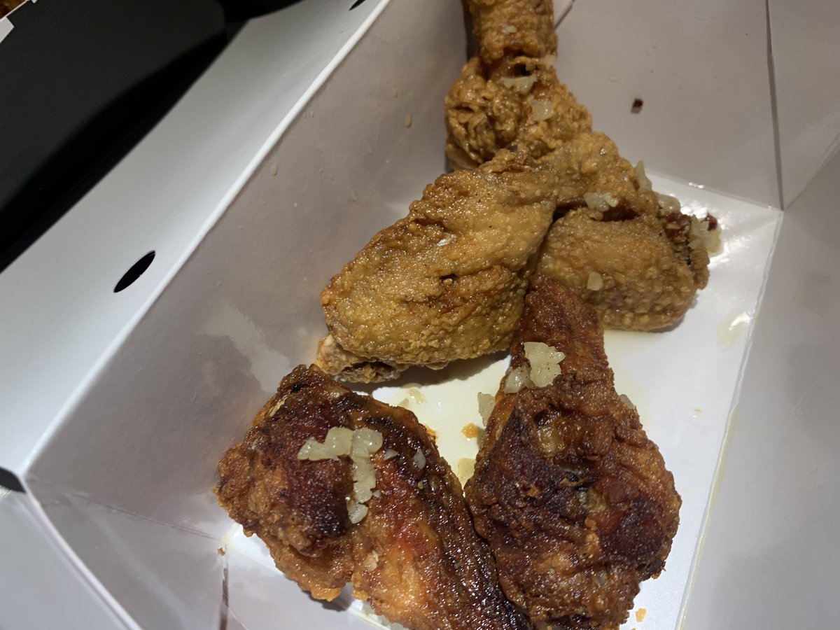 hellofatchie_'s tweet photo. โ๏ธ dear darla
โ๏ธ garlic parmesan wings
โ๏ธ charlie chan
โ๏ธ shrimp agli olio
#hulinghirit https://t.co/Ibpvu1vFbV