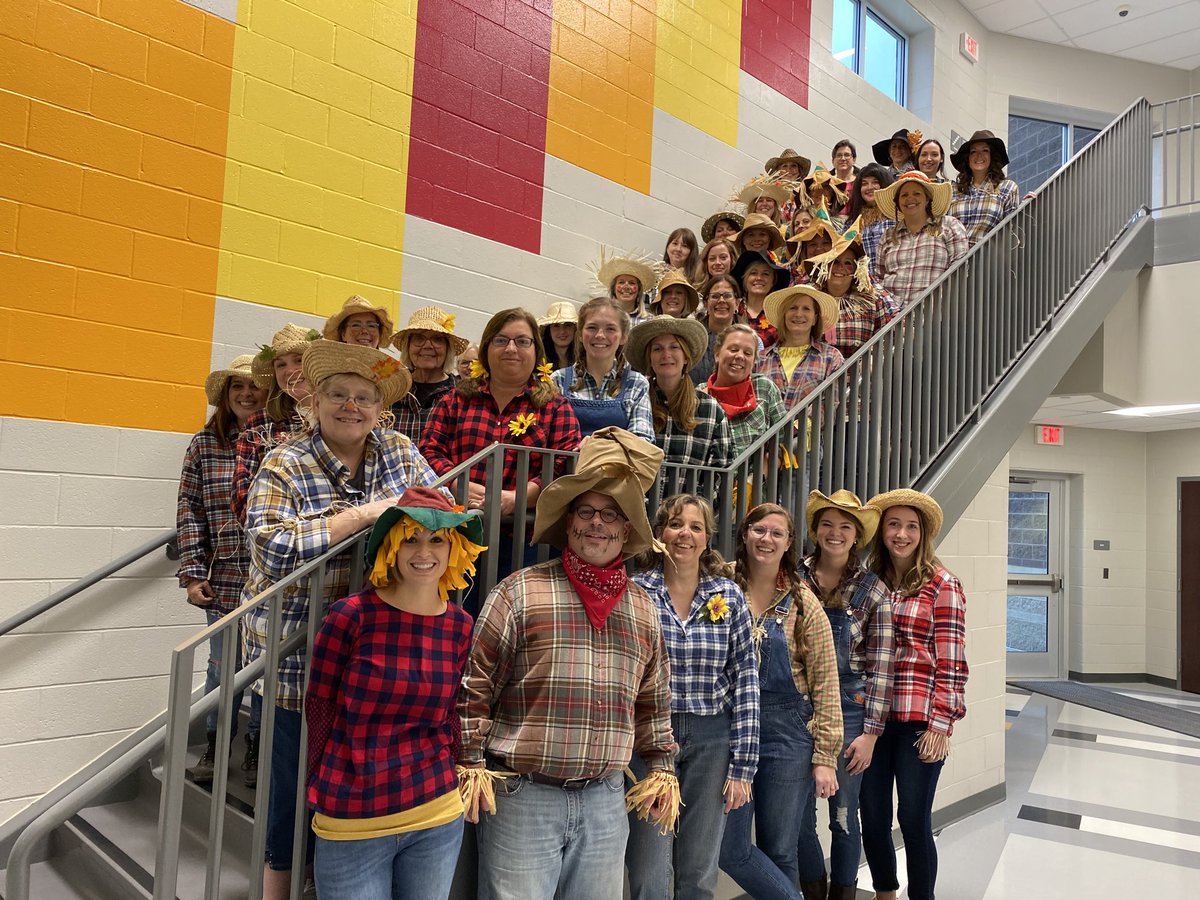 ParksideES_RLSD's tweet photo. Happy Halloween from Parkside Elementary🎃 https://t.co/3piS0KPpv6