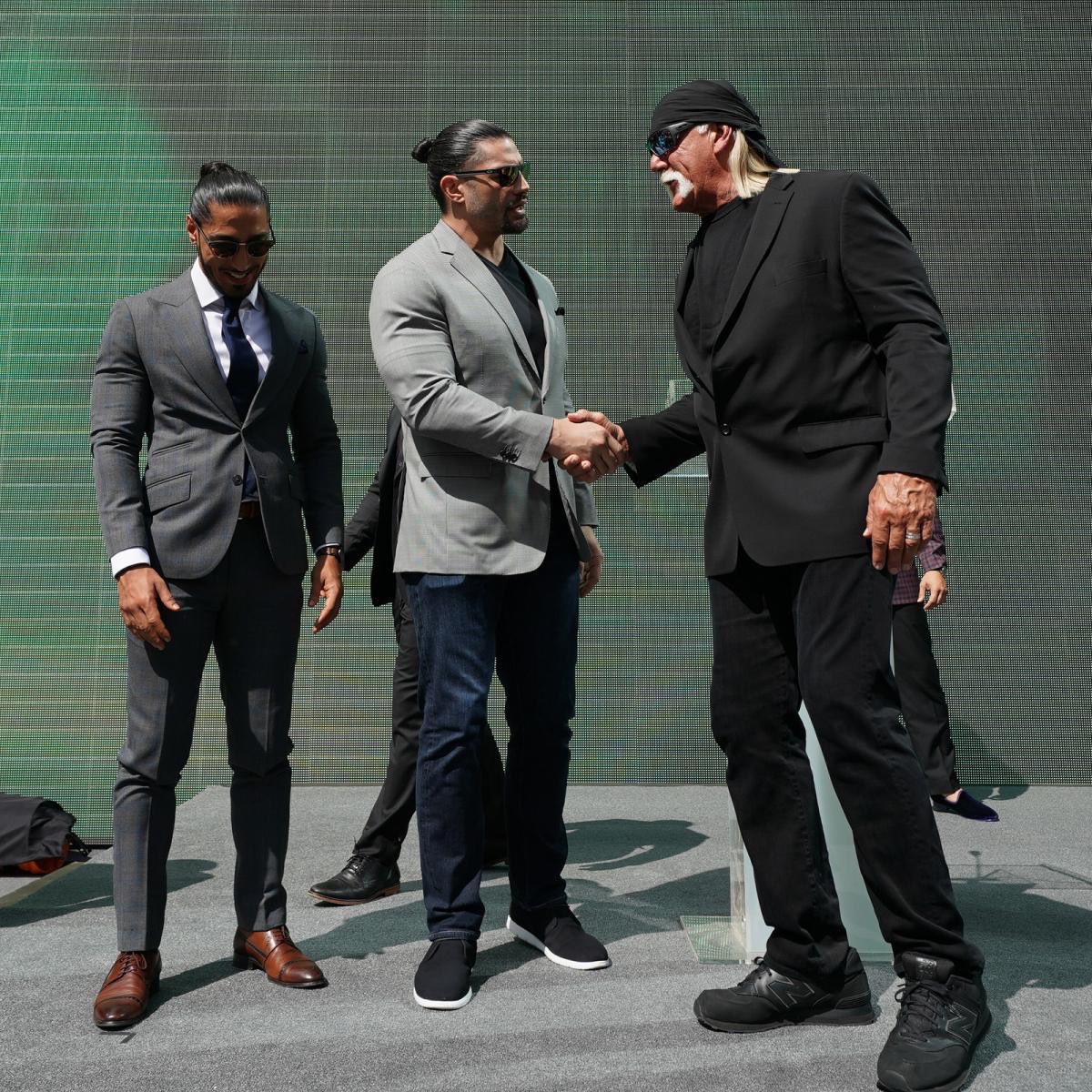 RomanReignsfa's tweet photo. From being held to holding it down. We’re ready for tonight. #WWECrownJewel #TeamHogan https://t.co/ApUmYpdyLF @WWERomanReigns @HulkHogan https://t.co/BdCvjVJaSL