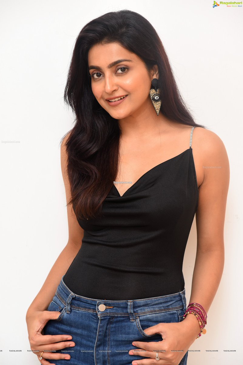 Ragalahari's tweet photo. Avantika Mishra at Meeku Maathrame Cheptha Interview - https://t.co/JZlSxBRaF3 #AvantikaMishra #RagalahariHDPhotos https://t.co/JhWaPWG5vL