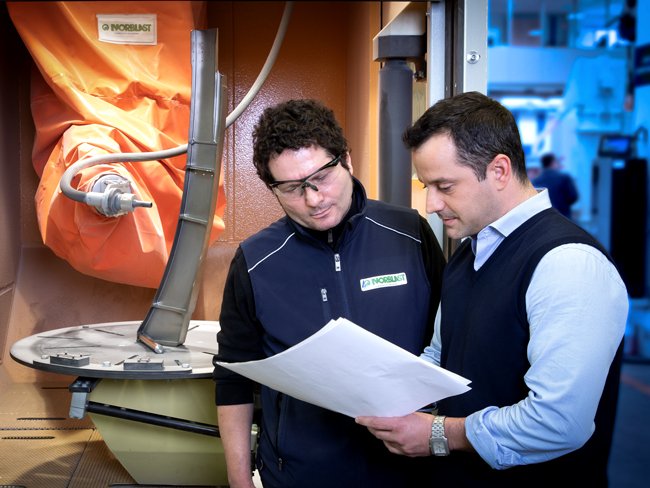Norblast's tweet photo. Our flagship treatment? We can answer this question without hesitation: #shotpeening.  It is a treatment that is decisive in all industrial sectors due to its ability to extend the life of mechanical and structural components. Find how it works. https://t.co/Y0gAUUyTG2 https://t.co/xV4qZfoPra