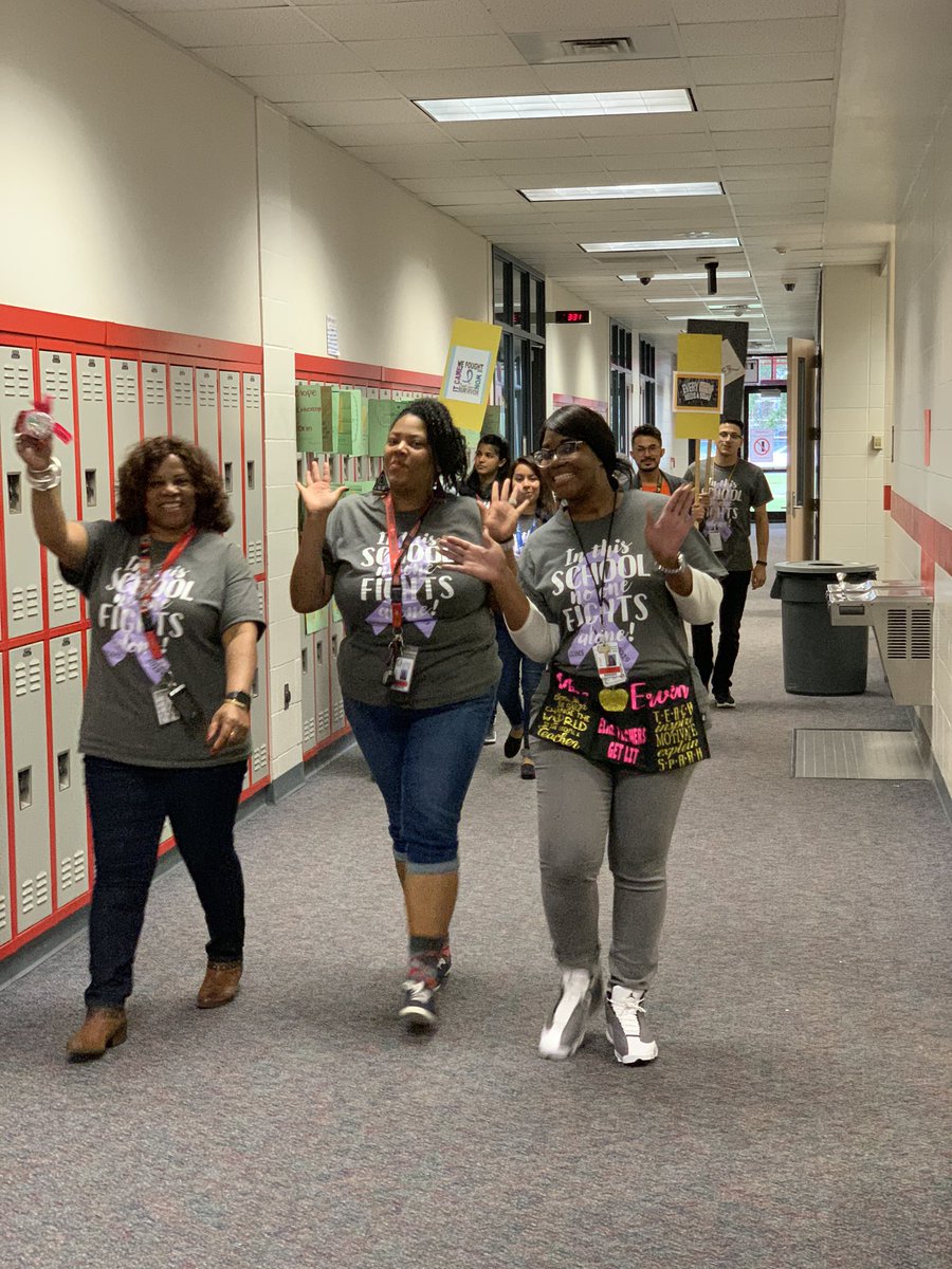 OdmsCounselors's tweet image. ODMS Nerd Day/Cancer Walk put on by Sunshine Committee 🤗 #RedRibbonWeek2019 #BeSmartDontStart #FightAgainstCancer