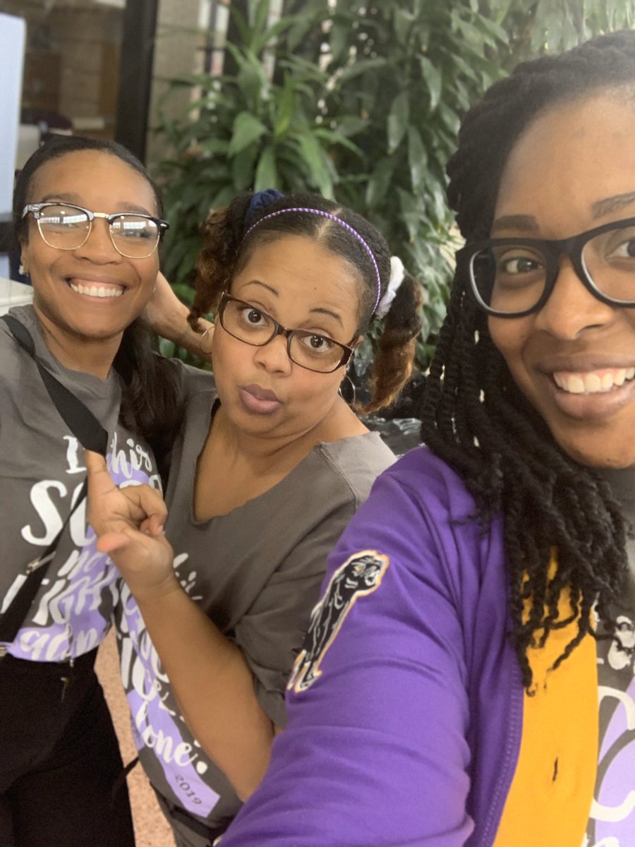 OdmsCounselors's tweet image. ODMS Nerd Day/Cancer Walk put on by Sunshine Committee 🤗 #RedRibbonWeek2019 #BeSmartDontStart #FightAgainstCancer
