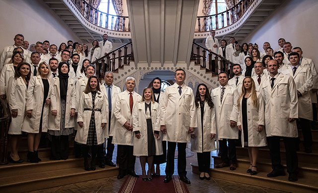 dhainternet's tweet photo. Öğretmen önlükleri yeniden tasarlandı... Bakan Selçuk: Önlük mesleğin güçlü temsiliyetidir
https://t.co/kJWj0hG87Y https://t.co/pHC0Jy7dpe