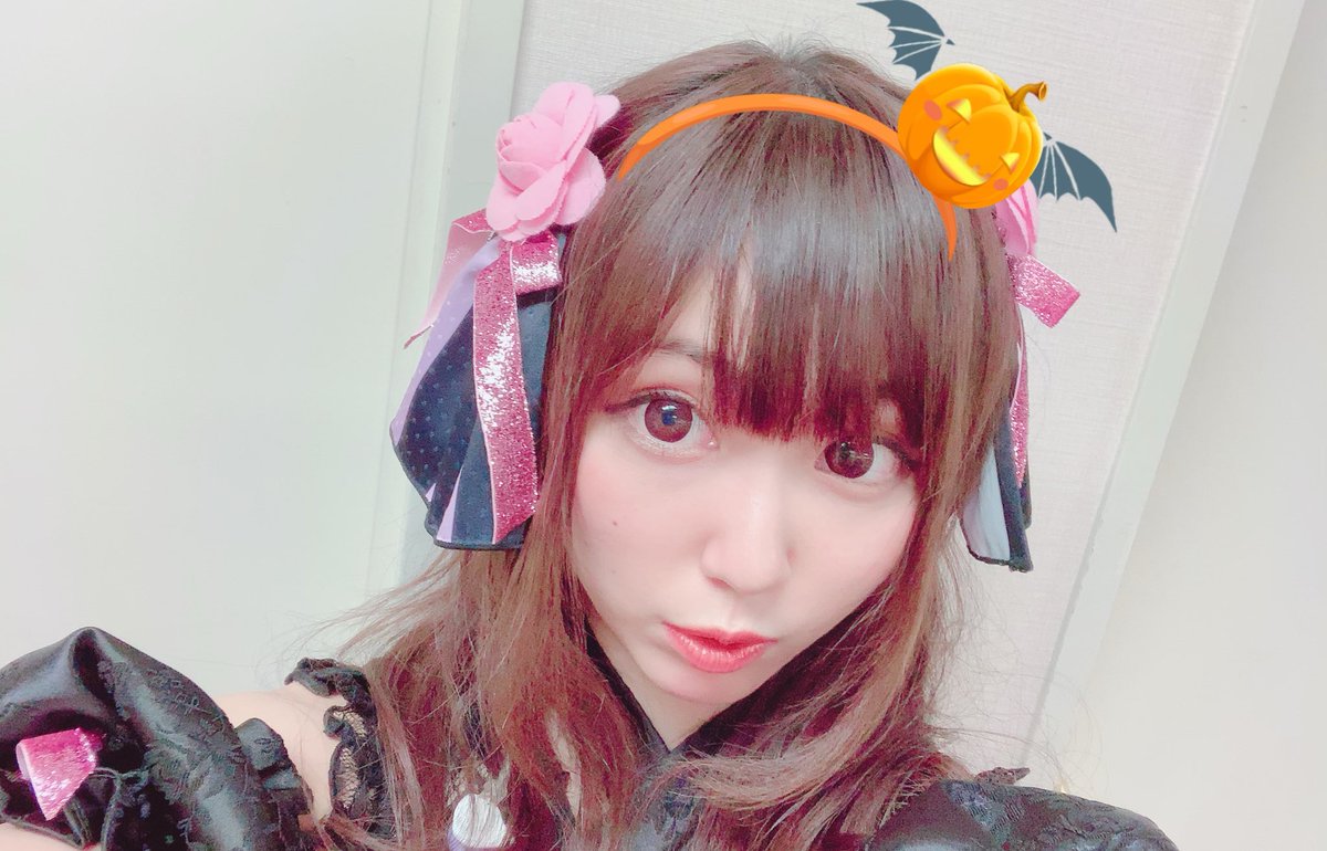 鈴木愛奈 1ハロウィンぽいコスプレ写真とか時間なくて撮れなかったからアプリの力使ってそれぽく見せてるだからね ハロウィンだからやってるだけだからね わかってくれる人は わかってくれてると思うけど