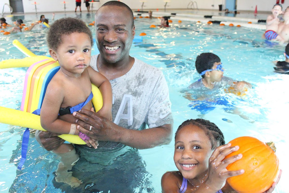 MVYMCA's tweet photo. How did you choose your pumpkin this year? Families at the Lawrence YMCA went dunkin' for pumpkins! #FloatingPumpkinPatch #mvymca https://t.co/tPNxlSX13v