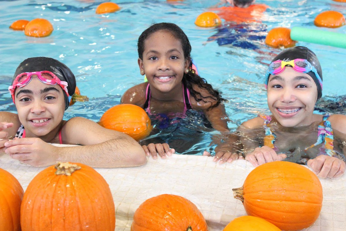 MVYMCA's tweet photo. How did you choose your pumpkin this year? Families at the Lawrence YMCA went dunkin' for pumpkins! #FloatingPumpkinPatch #mvymca https://t.co/tPNxlSX13v