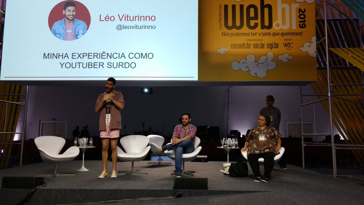 irineumjunior's tweet image. Palestra em libras. Sensacional. #webbr