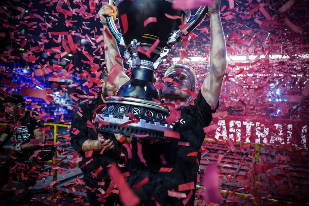 weareheavy_com's tweet photo. We launched a new home for Astralis Group 🙌

As a part of a their rebranding, they wanted a new place, to display their teams, people in the organization, news and partners.

#esport #csgo #leagueoflegends #fifa #astralis

👉 Take a look at https://t.co/EqdOSXHV6h https://t.co/vIHNt7AAIw