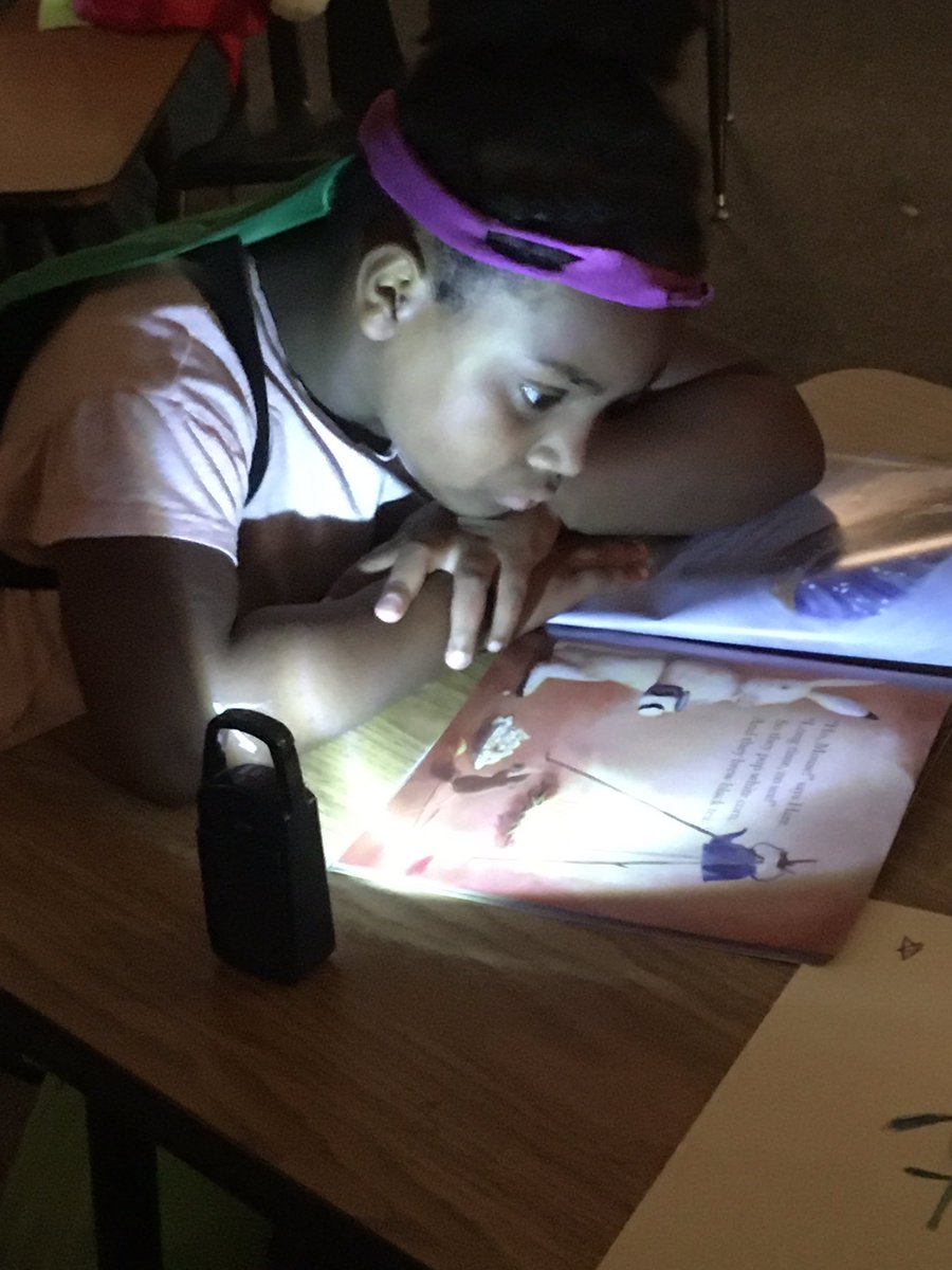 PamVerma1's tweet photo. Flashlight reading on Halloween makes every book great ! #keheley comets # Keheley for life https://t.co/M0cd3pDMsE