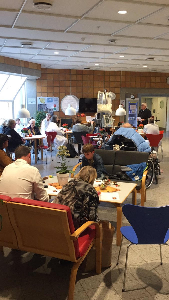 LundSabina's tweet photo. Kirurgisk afdeling Slagelse Sygehus holder halloween gudstjeneste for patienter og pårørende 🎃@NSRsygehuse https://t.co/AinvVo2cZ1