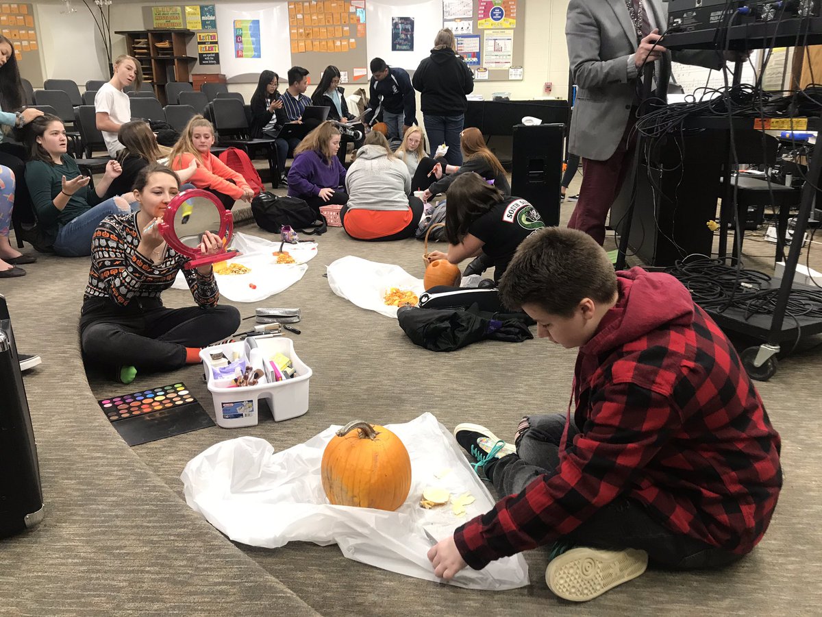 ChoirTJHS's tweet photo. Happy Halloween from the Choir Department! 🖤🎃👻 https://t.co/fVvqQIr0x7