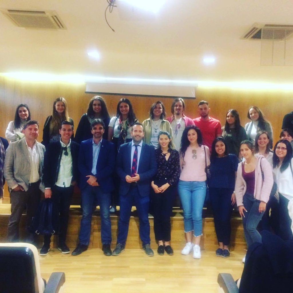 Paco Torres (@pacotorres) on Twitter photo Vuelta al aula:
Ofrecer la Conferencia Inaugural del <a href="/MasterNEUROMK/">Master NMKUGR</a> de la Universidad de Granada (<a href="/CanalUGR/">Universidad Granada</a> ) ha sido realmente un honor.
Y encontrar ese grupazo de alumn@s motivados por esta disciplina, todo un subidón.
¡Gracias por la invitación! Vuelta al aula:
Ofrecer la Conferencia Inaugural del <a href="/MasterNEUROMK/">Master NMKUGR</a> de la Universidad de Granada (<a href="/CanalUGR/">Universidad Granada</a> ) ha sido realmente un honor.
Y encontrar ese grupazo de alumn@s motivados por esta disciplina, todo un subidón.
¡Gracias por la invitación!