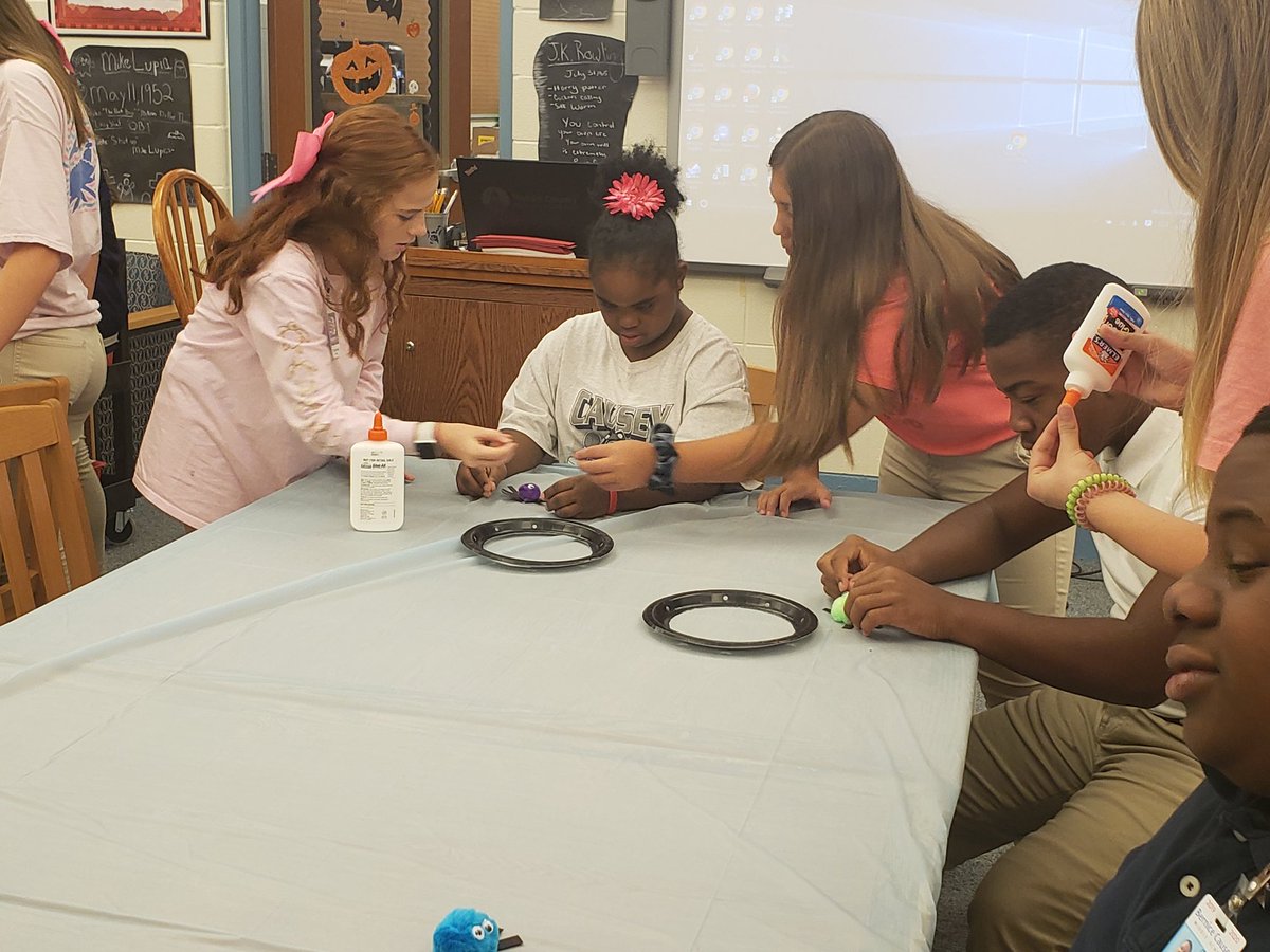 CauseyLibrary's tweet photo. Caught in a web of fun!  Stringing up spider webs and working on fine motor skills after reading There Was an Old Lady Who Swallowed a Fly together! @dsprinkmcpss @CauseyLibrarian https://t.co/Mq2IyvWdLx