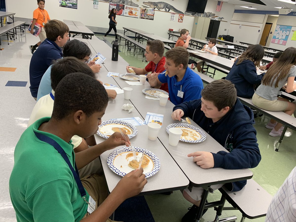 ENMGators's tweet photo. Straight “A” Pancake Breakfast! Proud of our Gators.#ccpsfamily #gameongators https://t.co/dUoeGW4awi