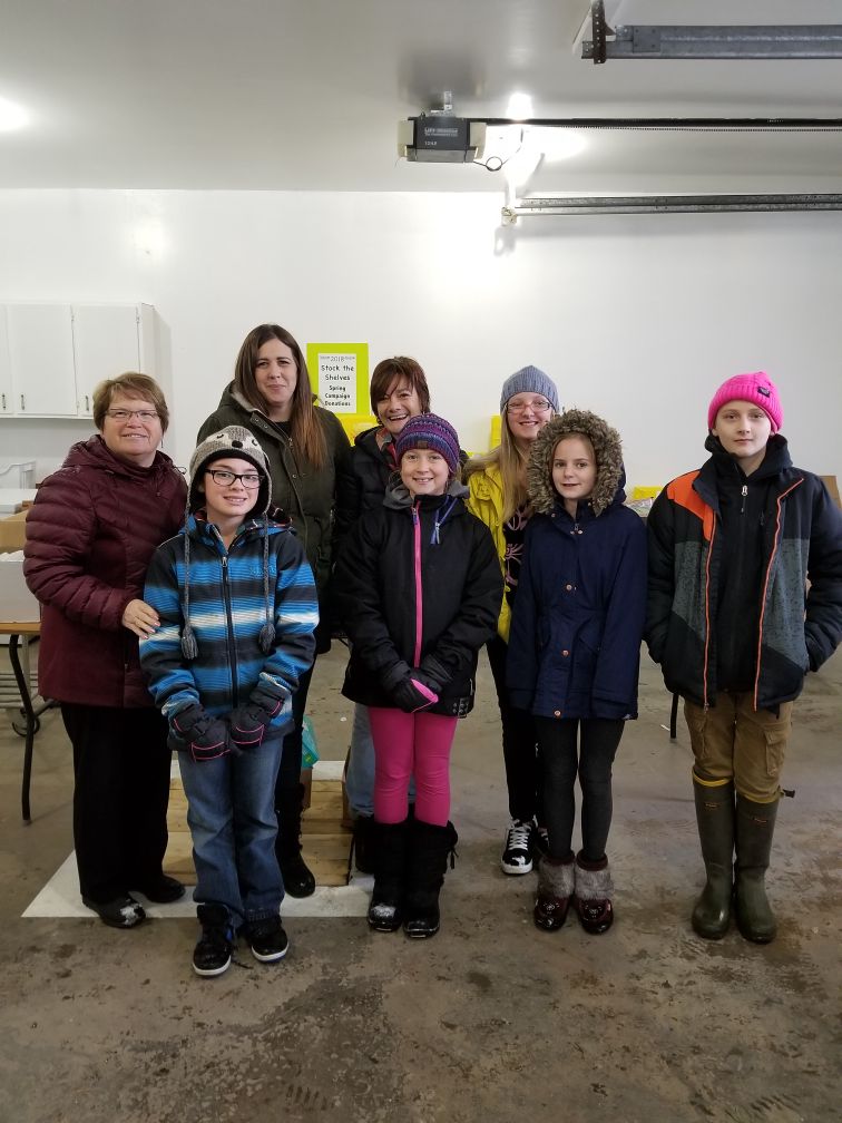 QuillLakeSchool's tweet photo. On Tuesday, students and staff canvassed the town for the "We Scare Hunger" food drive. The food was then delivered to the Wadena and Area Food Bank. Thanks to everyone who donated food and participated, and to Cropper motors for donating a truck and a driver! @horizonsd205 https://t.co/DqCEMNO82a