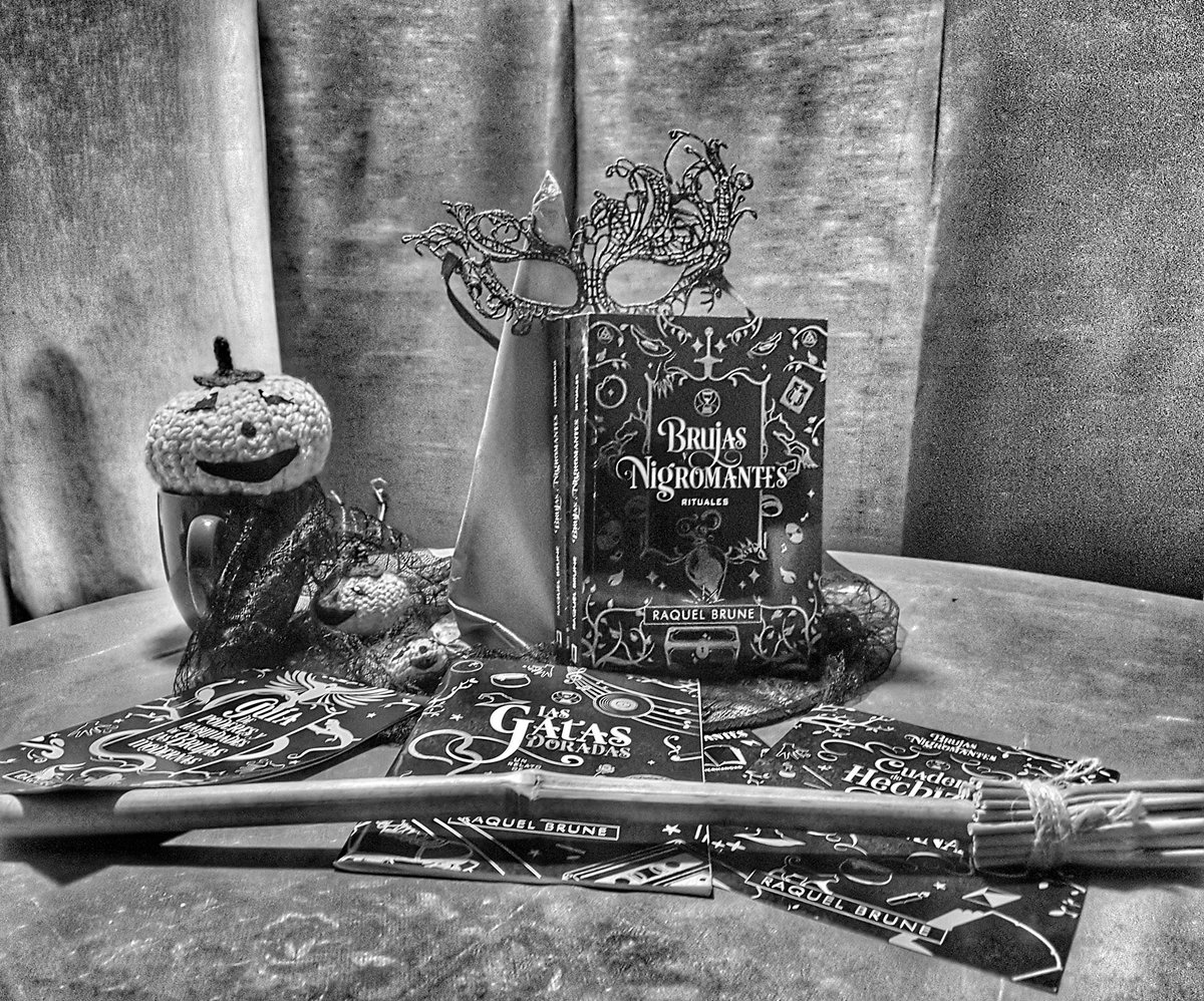 ilustrandomundo's tweet photo. 3° escenario de la recomendación del libro 'Rituales - Raquel Brune'. Es el segundo libro de Brujas y Nigromantes. Espero que os gusten los escenarios. @EdHidra @raquelbookish @FANSR #halloween2019 #fantasíaurbana #juvenil https://t.co/OlEsWnet3B https://t.co/WP0kntmYHN https://t.co/zyClQUWPxI