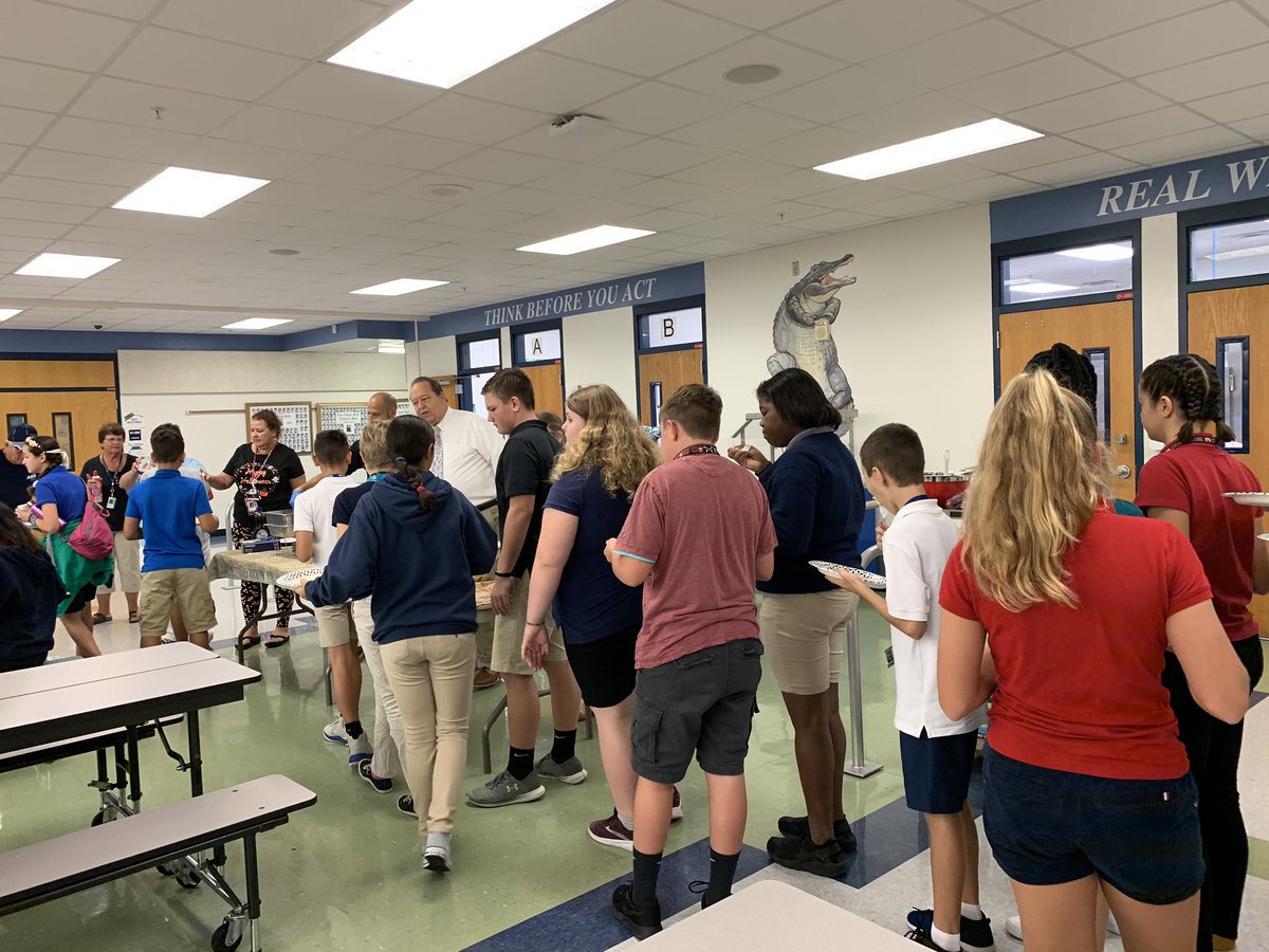ENMGators's tweet photo. Straight “A” Pancake Breakfast. Proud of our Gators! #ccpsfamily #gameongators https://t.co/H1rSuMa7gI