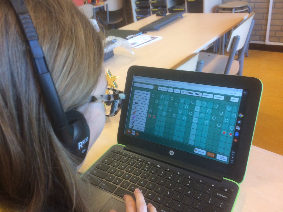 Uiterste concentratie en veel plezier met componeertools van <a href="/123_ZING/">Zing_123</a> Op <a href="/deVeldkei/">OBS De Veldkei</a> creëren kinderen drum&amp;bass-muziek. <a href="/ICOkunsten/">ICO Centrum voor Kunst & Cultuur</a> Wat leuk om hiermee te werken.