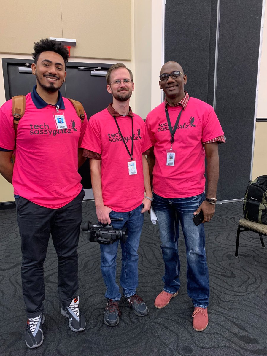 CentralNaf's tweet photo. NAF academy teachers are the BEST! Edgewater Academy of IT instructors supported their students at the Tech Sassy Girlz Conference. #EdgewaterHigh #TSG #OCPS https://t.co/YM49XXwzGR
