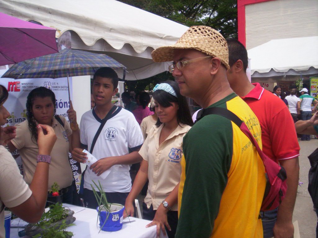 <a href="/CRIFPMA/">CRIFPMA</a> <a href="/diazpablo874/">PTMS ARAGUA</a> <a href="/leoalvacabrera/">Prof. Leonardo Alvarado</a> @MaestraTuitera @saclarigue <a href="/nelmarkarina/">NELMAR GUEVARA</a> @ZE_Aragua <a href="/PTMSNACIONAL/">Programa Todas las Manos a la Siembra</a> <a href="/AraguaEducacion/">Sec. de Educación</a> <a href="/VPterritorial/">ViceTerritorial</a> <a href="/neljulger/">🙏NELJULGER 68K🇻🇪</a> <a href="/ptmsribas/">Prof Gregorio Raymond</a> Muy buena pregunta nos deja Pablo Diaz <a href="/diazpablo874/">PTMS ARAGUA</a> en su artículo:¿como hacemos para que esa semilla que está presente día a día sea una enseñanza constante,sistemática y sostenida de una educación liberadora?
crifpma.blogspot.com/2019/10/articu…
@MaestraTuitera <a href="/ZaidAlvarez7/">Zaid Álvarez</a> <a href="/UnAgroUrbano/">Raúl Jiménez 🇻🇪</a>