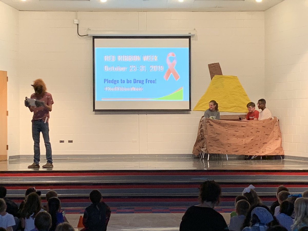 chrisbowling01's tweet photo. 8th graders helping act out positive messages during Red Ribbon Week #jswrocks https://t.co/CWe095hs8n